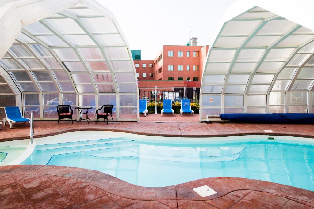 V Hotel & Suites Moncton Eksteriør billede