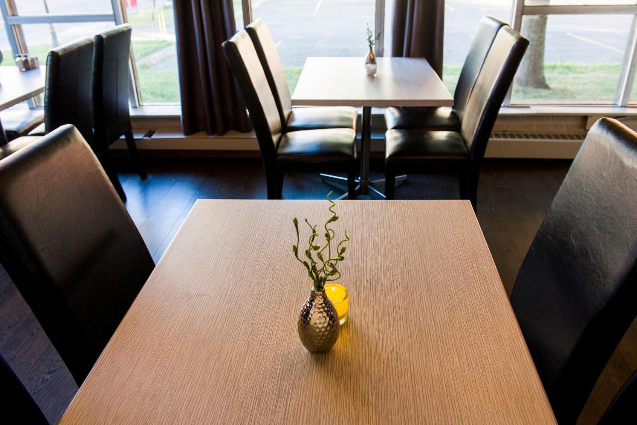 V Hotel & Suites Moncton Eksteriør billede