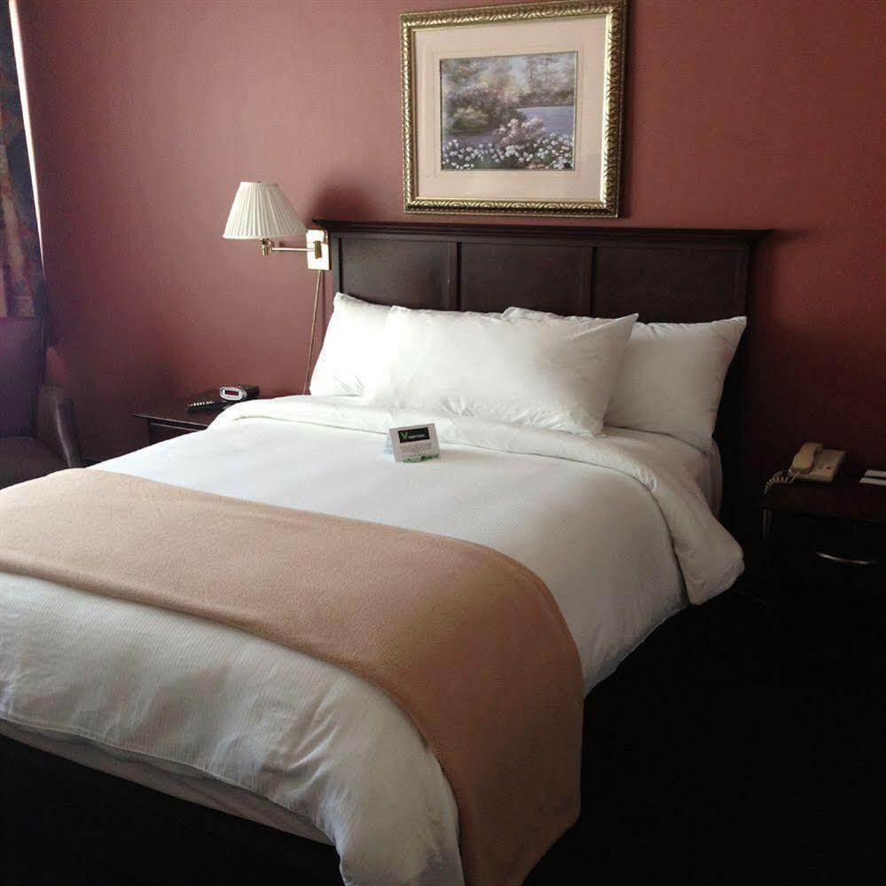 V Hotel & Suites Moncton Eksteriør billede